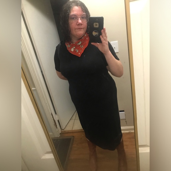 Hey y’all. I’m RobinTea. Let’s wear fun clothes. - Picture 11 of 11